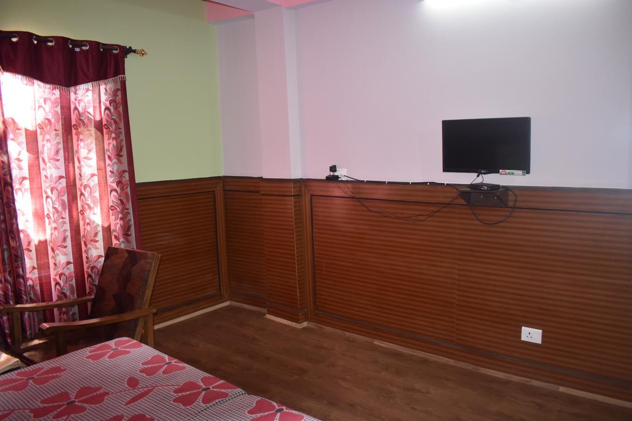 Hotel Snow Flake Rāmpur Esterno foto